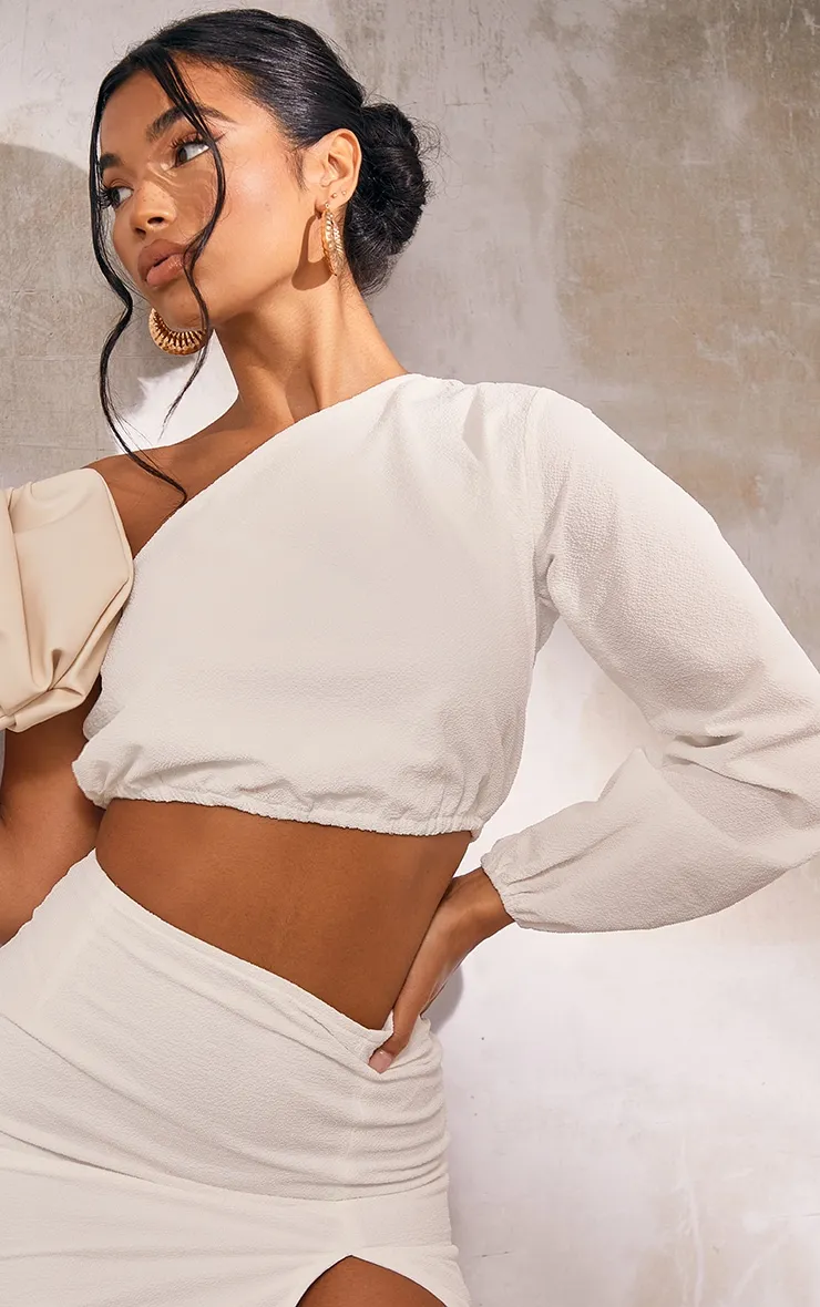 Crop top blanc en maille tissée texturée à épaule unique