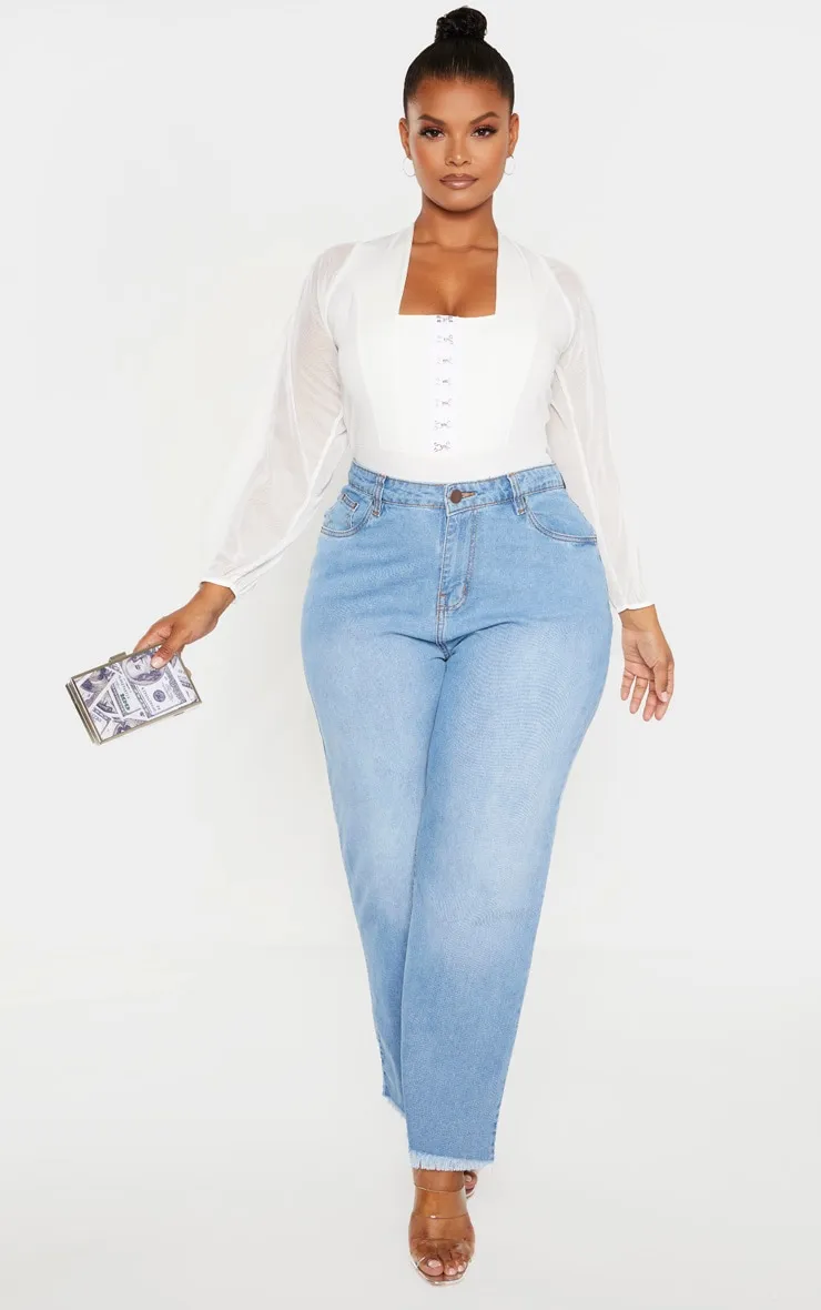 Plus Body blanc à oeillets et manches en mesh