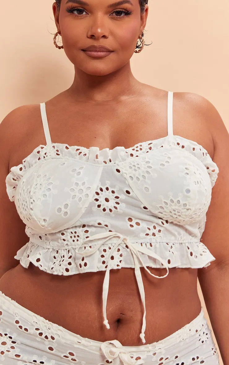 Plus Crop top blanc à bretelles et détails fleurs