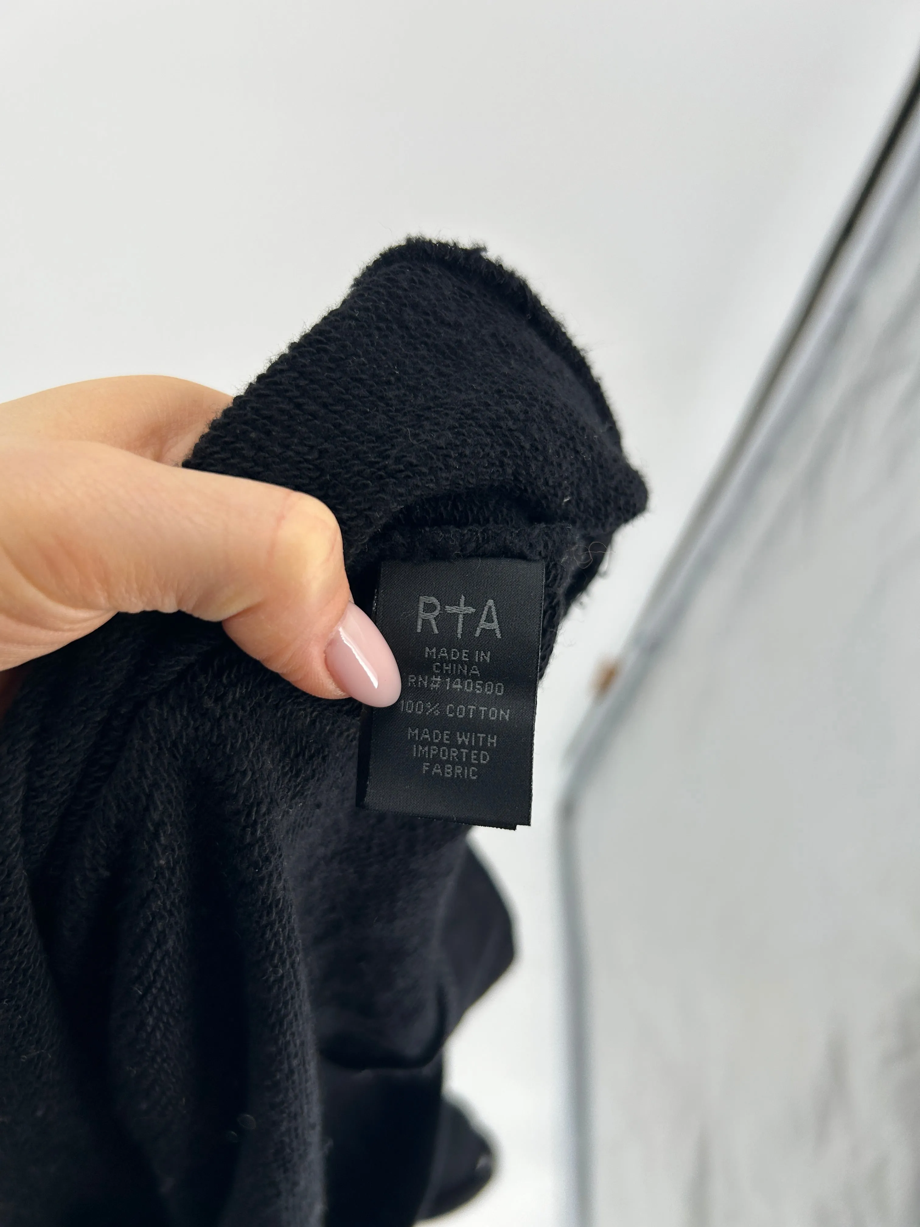 Pull noir
